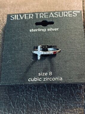 New SilverTreasures Sterling Silver CZ Cross Ring 

Sz.8 

$14